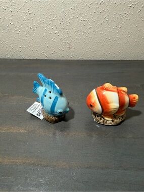 Cracker Barrel Ceramic Fish Salt & Pepper Set NWT